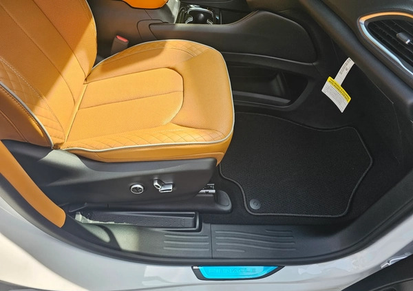 Chrysler Pacifica cena 352887 przebieg: 107, rok produkcji 2023 z Biecz małe 667